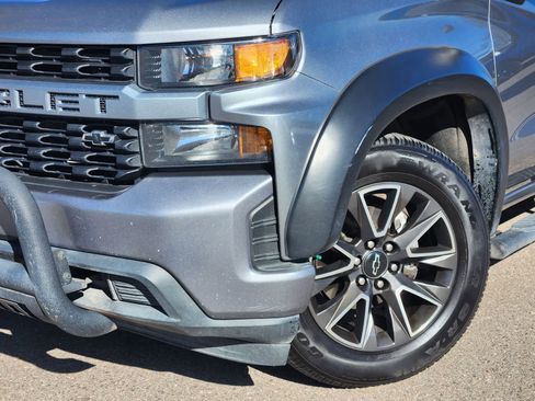 Used 2020 Chevrolet Silverado 1500 Custom w/ Custom Value Package image 2