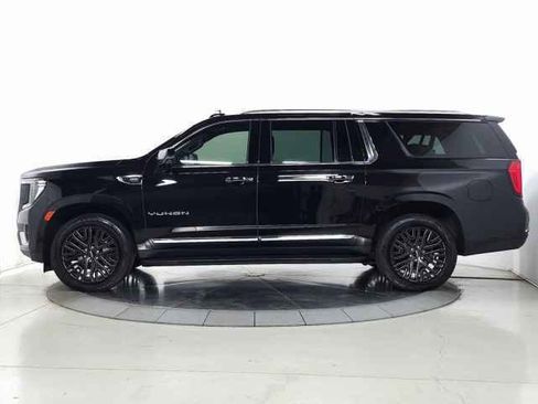 Used 2022 GMC Yukon XL SLT w/ SLT Premium Package image 5