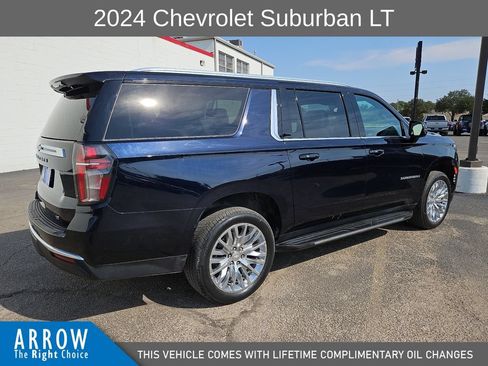 Used 2024 Chevrolet Suburban LT w/ Luxury Package AWD/4WD image 13