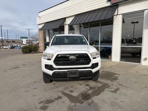Used 2018 Toyota Tacoma SR image 2