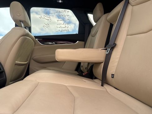 Used 2019 Cadillac XT5 Luxury w/ LPO, Radiant Package image 39