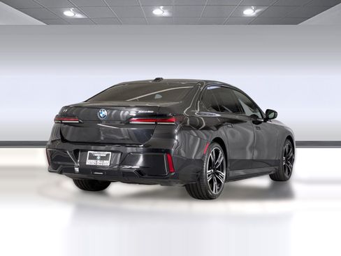 Used 2023 BMW i7 xDrive60 AWD/4WD image 8