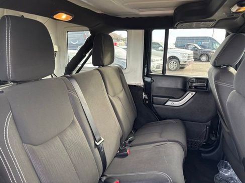 Used 2015 Jeep Wrangler Unlimited Sahara w/ Connectivity Group image 23