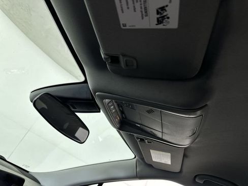 Used 2025 Chevrolet Blazer LT FWD image 19