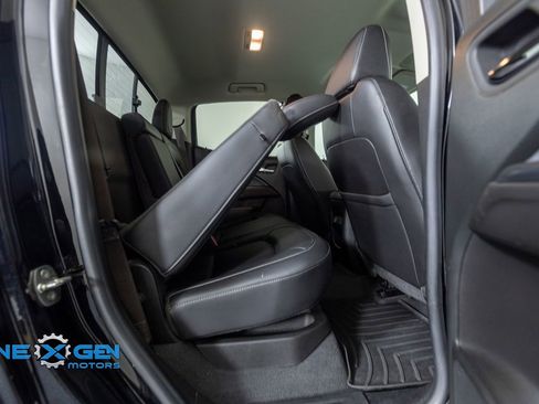 Used 2022 Chevrolet Colorado Z71 w/ Z71 Midnight Edition AWD/4WD image 37