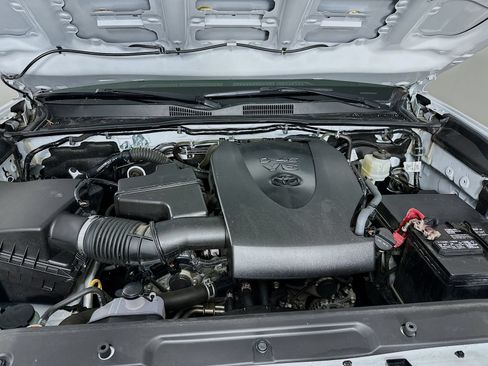Used 2021 Toyota Tacoma TRD Sport AWD/4WD image 29