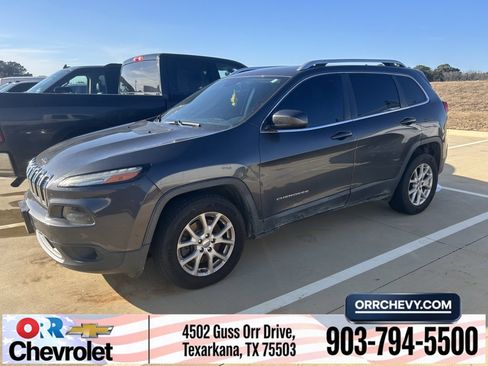 Used 2016 Jeep Cherokee Latitude image 1