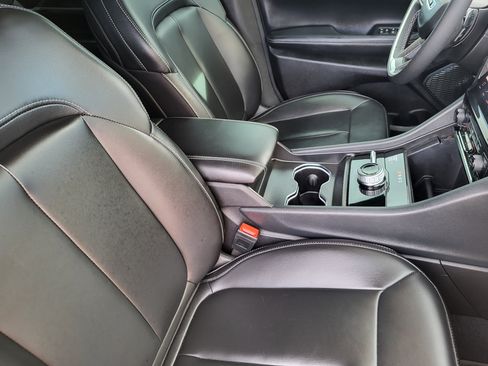 Used 2024 Jeep Grand Cherokee L Limited w/ Black Appearance Package image 13