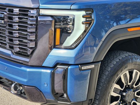 Certified 2024 GMC Sierra 2500 Denali Ultimate image 9