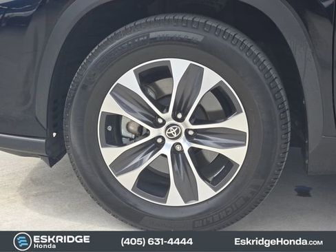 Used 2021 Toyota Highlander XLE image 14