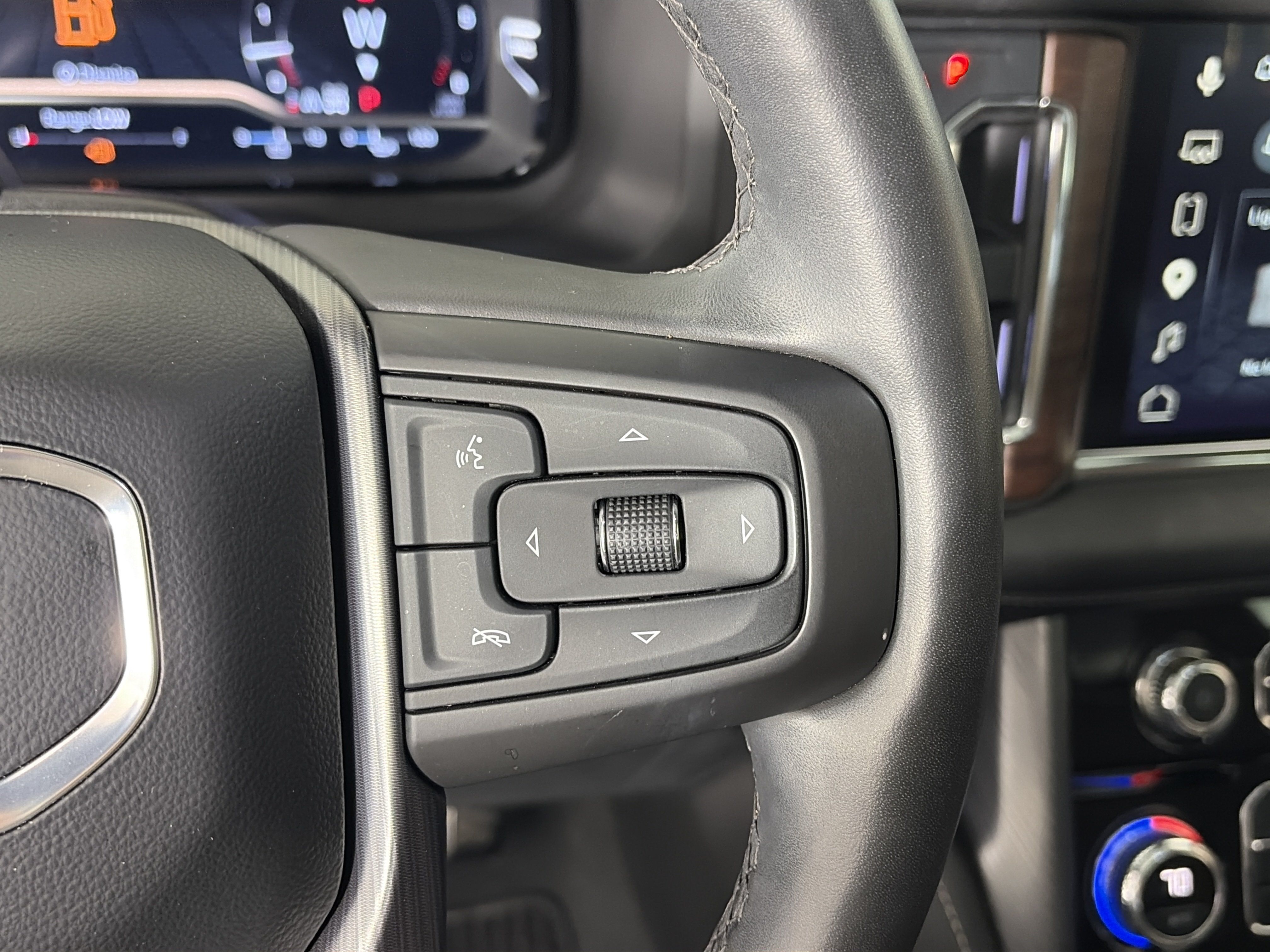Used 2023 GMC Yukon Denali Ultimate AWD/4WD image 37