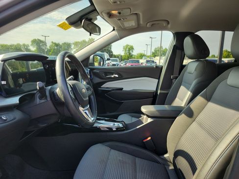 Used 2025 Chevrolet Trax LT w/ Driver Confidence Package FWD image 15