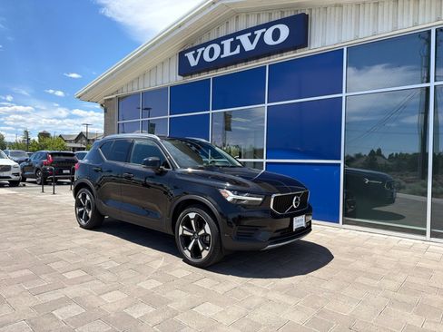 Used 2020 Volvo XC40 T5 Momentum w/ Protection Package Premier AWD/4WD image 1