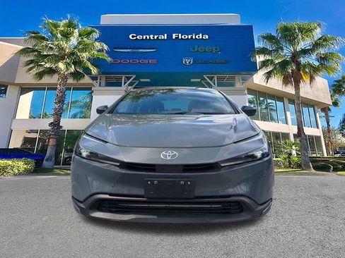 Used 2025 Toyota Prius LE FWD image 3