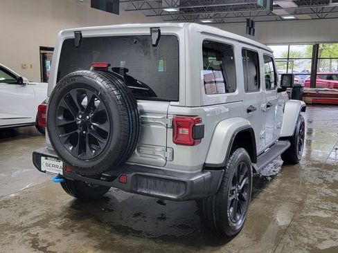 Used 2024 Jeep Wrangler Unlimited Sahara w/ Dual Top Group AWD/4WD image 5