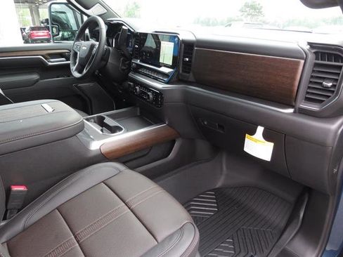 New 2025 Chevrolet Silverado 3500 High Country w/ LPO, Dark Essentials Package image 15