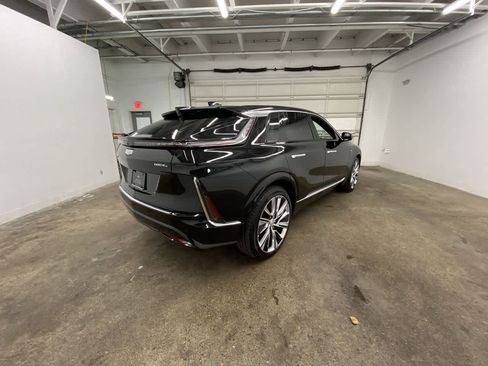 Used 2024 Cadillac Lyriq Luxury AWD/4WD image 6
