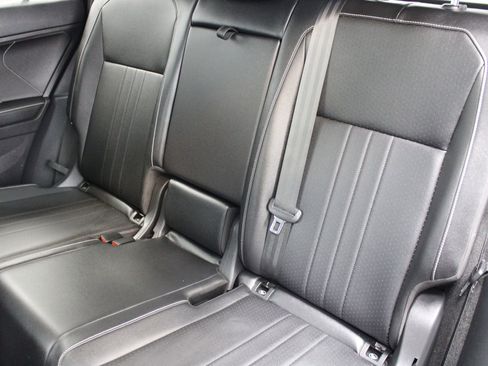 Used 2022 Volkswagen Tiguan SE R-Line image 16