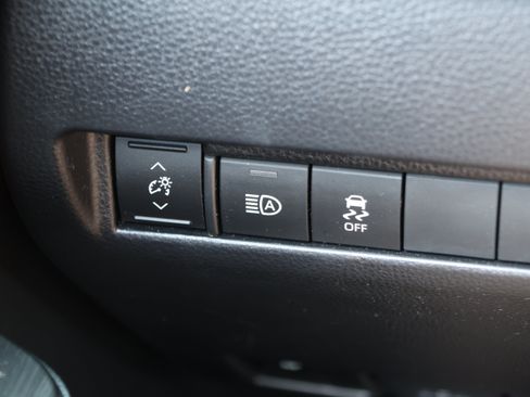 Used 2023 Toyota Venza XLE AWD/4WD image 15