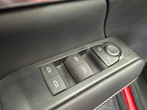 Used 2025 GMC Terrain Elevation w/ Technology Package II AWD/4WD image 38