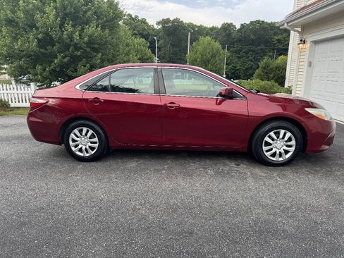 Used 2016 Toyota Camry LE FWD image 7