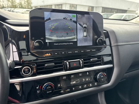 Used 2023 Nissan Pathfinder Platinum image 37