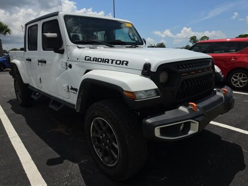 Used 2020 Jeep Gladiator Sport AWD/4WD image 3