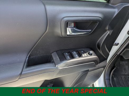 Certified 2022 Toyota Tacoma TRD Off-Road image 12