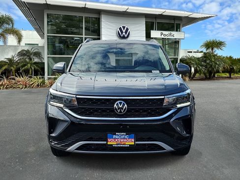Used 2022 Volkswagen Taos SE AWD/4WD image 2