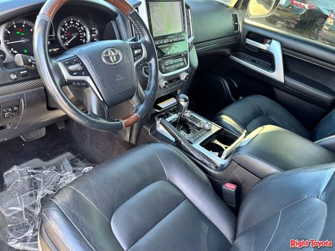 Used 2017 Toyota Land Cruiser AWD/4WD image 18