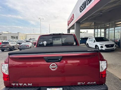 Used 2019 Nissan Titan SV w/ SV Convenience Package AWD/4WD image 4