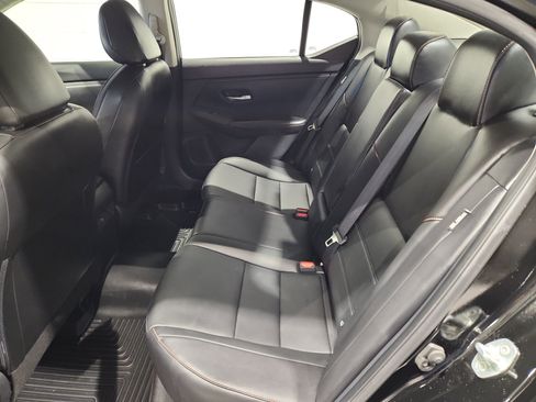 Used 2022 Nissan Sentra SR w/ SR Premium Package image 17