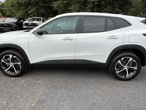 New 2026 Chevrolet Trax RS w/ Sunroof Package FWD image 12