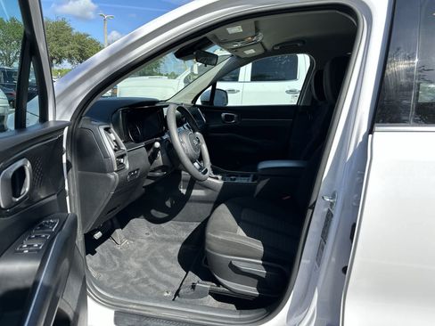 Used 2021 Kia Sorento LX FWD image 2