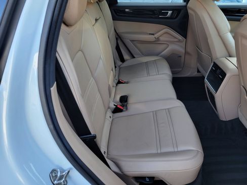 Certified 2022 Porsche Cayenne Platinum Edition AWD/4WD image 31