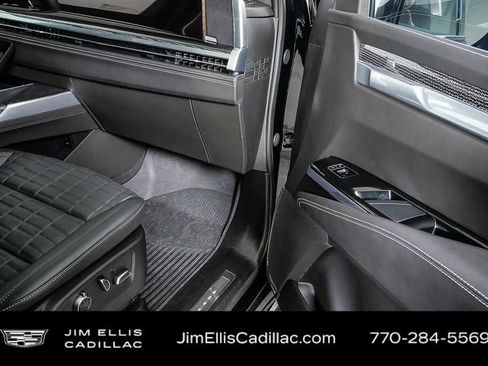 Used 2025 Cadillac Escalade V w/ LPO, ONYX Package image 27