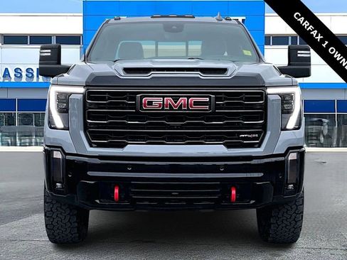 Used 2024 GMC Sierra 2500 AT4X image 2