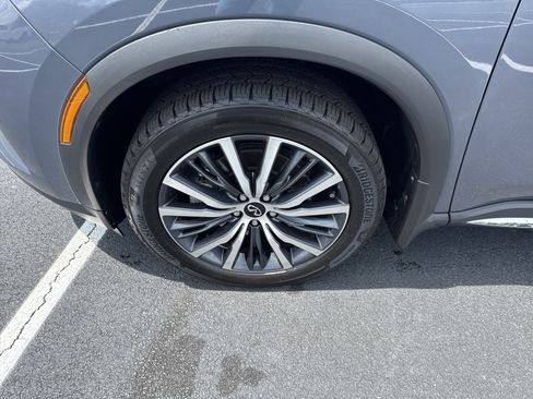 Used 2023 INFINITI QX60 Sensory w/ Vision Package AWD/4WD image 9