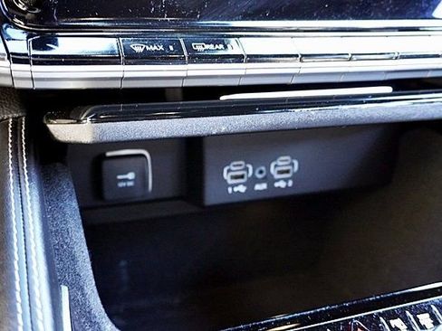 Used 2023 Jeep Wagoneer 2WD image 35