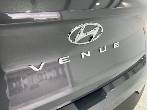 Used 2024 Hyundai Venue SEL image 29