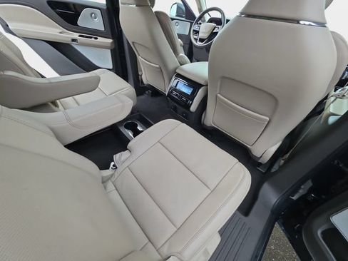 Used 2023 Lincoln Aviator Reserve w/ Equipment Group 201A AWD/4WD image 11
