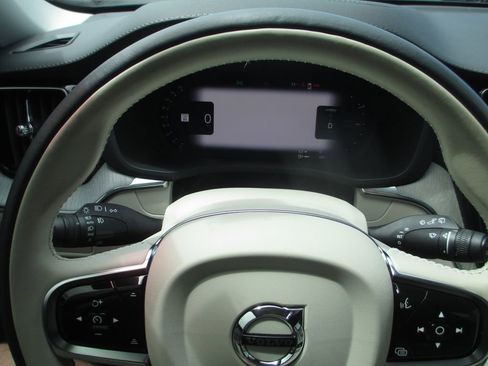 Used 2024 Volvo XC60 T8 Ultimate w/ Protection Package Premier AWD/4WD image 30