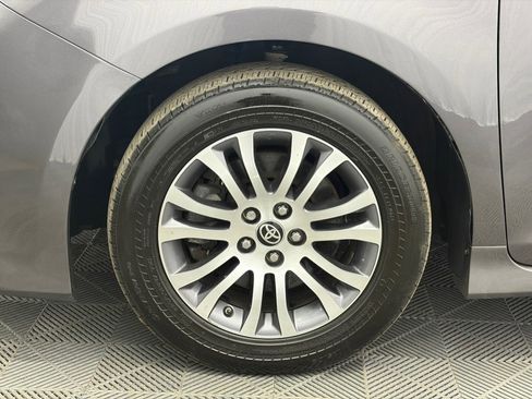 Used 2020 Toyota Sienna XLE FWD image 34