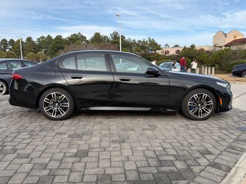 Certified 2025 BMW 540i xDrive w/ M Sport Package image 9