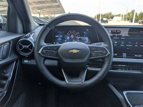 Used 2025 Chevrolet Equinox LT w/ Safety and Technology Package FWD image 21