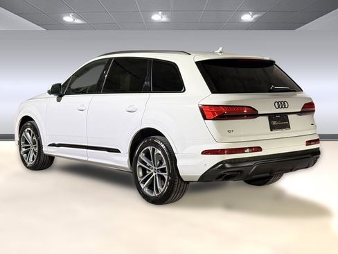 Certified 2025 Audi Q7 2.0T Premium w/ Convenience Plus Package image 3