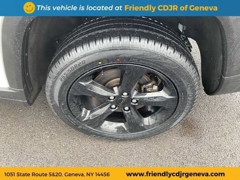 Used 2023 Jeep Grand Cherokee L Laredo AWD/4WD image 24