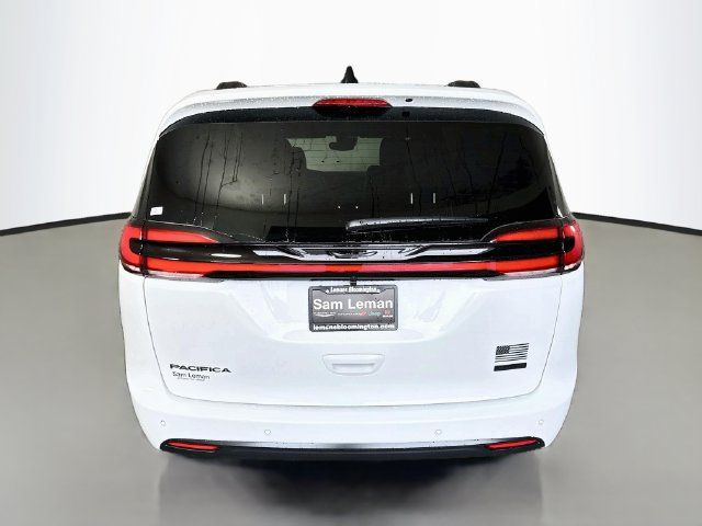 New 2027 Chrysler Pacifica Select AWD/4WD image 6
