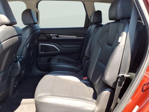 Used 2023 Kia Telluride S AWD/4WD image 28