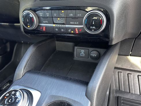 Used 2022 Ford Escape Titanium image 23